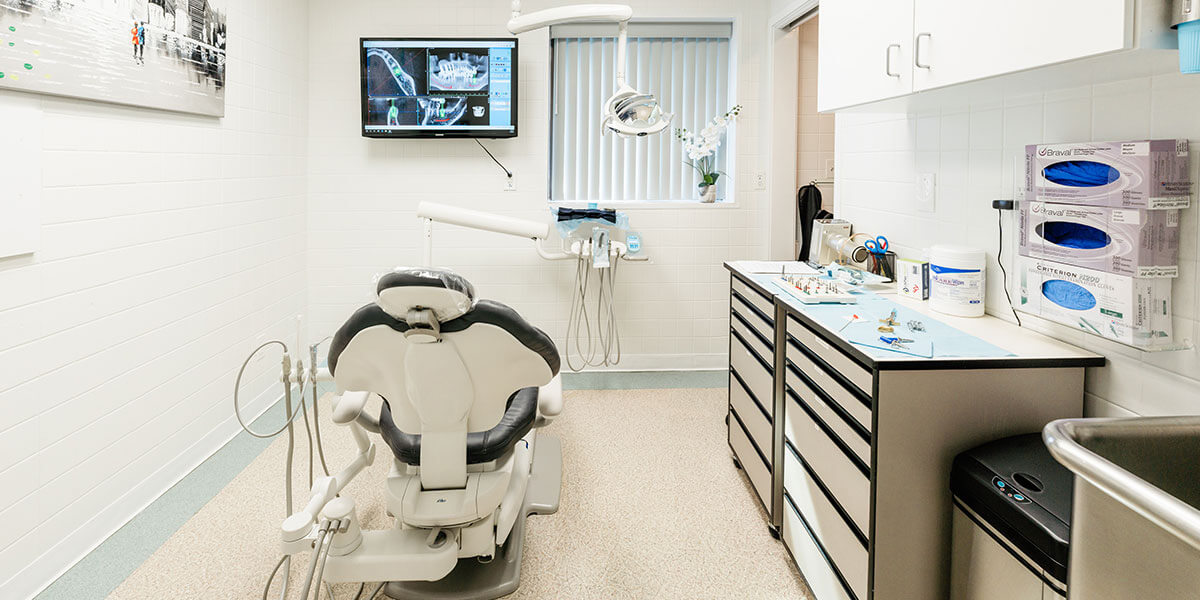 Periodontal maintenance program decorative image